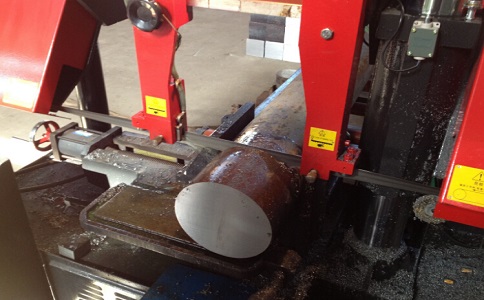 铁山港卧式带锯床加工时出现明显振荡如何排查？