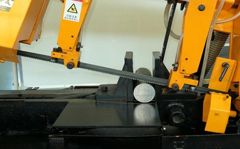 铁山港数控带锯床自动送料精度会出现偏差吗？